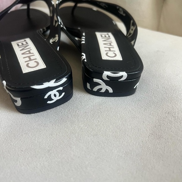 Chanel Leather CC Sandals size 37,5 fit size 7-7.5 US - Picture 11 of 12